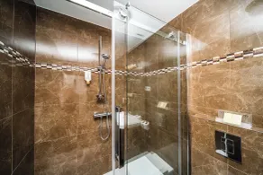 SUNce Palace Apartments with free offsite parking - Baño