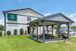 Quality Inn & Suites Demopolis - Basseng