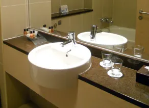 George Limerick Hotel - Bathroom