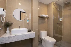 TITAN HOTEL - Formerly known as Golden Lotus Central Hotel - Salle de bain