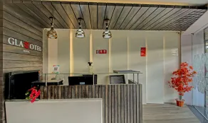 Treebo Glassotel Near Ruby Hospital - Reception