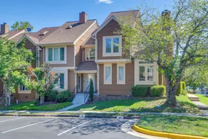 Close to Hospital & Dulles: Herndon Townhome - Interior