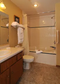 Westwood Shores Waterfront Resort - Badrum