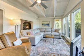 Herrington Lake Retreat w/ Dock, 1 Mi to Marina! - Interiör