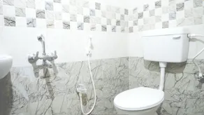 Hiraa inn Studio Apartments - Bathroom