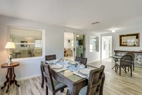 Dock, 3 Mi to Beach: Canal-front Englewood Escape - Intérieur