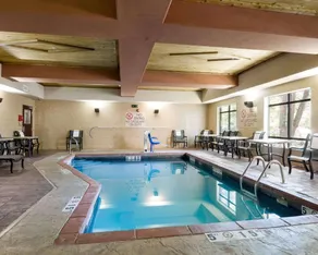 Comfort Suites Topeka Northwest - Pool