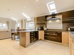 Sunnyside Shreyas - Private kitchen