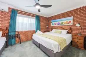 Roseville Motel and Apartments - Room