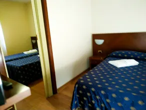 Hotel Calgary - Room