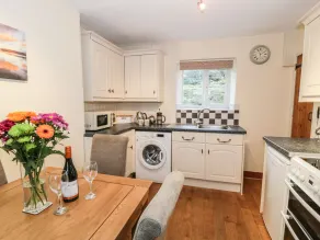 Llwyn Celyn - Interior