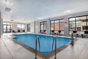 DoubleTree by Hilton Davenport - Piscine