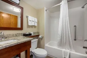 Comfort Inn & Suites Hamilton Place - Salle de bain