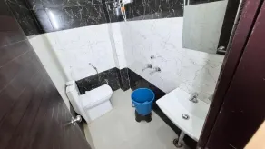 Hotel RK Residency Near Prem Mandir OR Bankey Bihari Vrindavan - Badezimmer
