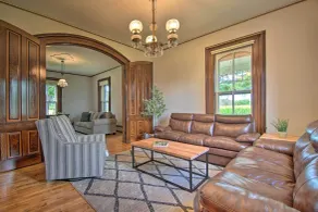 Large Historic Farmhouse on 200 Acres w/ WiFi - Innvendig