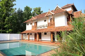 Vajra Ayurveda and Yoga Retreat - Pool