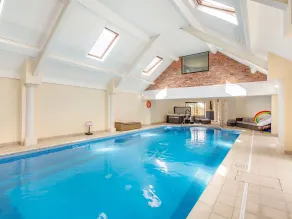 Richmond Hall - Pool