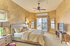 NY! Lakefront Home w / Saltwater Pool & Spa, Dock! - Interiør