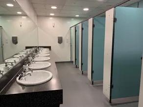 Kinlay Hostel Eyre Square - Best Hostel in Ireland 2025 - Bathroom