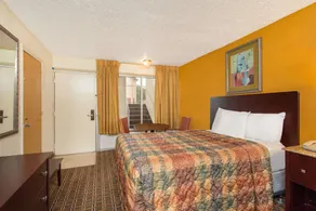 Days Inn by Wyndham Chester - Chambre