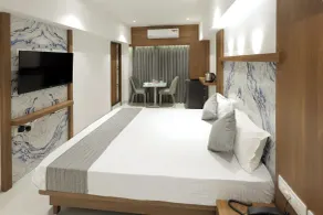 Host Inn Mumbai Airport - Room