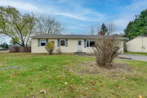 15 Mi to Cochran's Ski Area: Cozy Home w/ Yard! - Intérieur