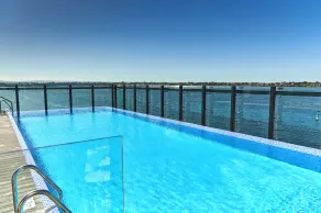 DoubleTree by Hilton Perth Waterfront - Pool