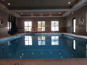 Holiday Inn Express Cloverdale - Greencastle by IHG - Piscine
