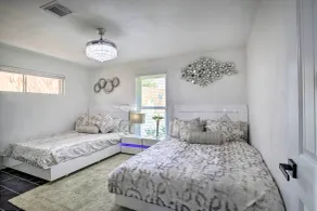 Waterfront Lake Home w/ Deck - New Renovations! - Interiør