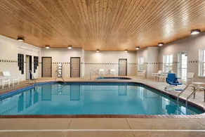 Country Inn & Suites by Radisson, Kansas City at Village West, KS - Piscine
