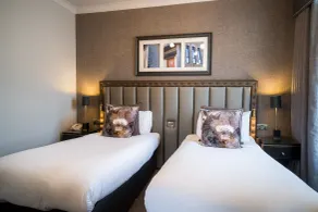 Number 10 Hotel - Room