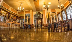 Tourist Hotel - Lobby
