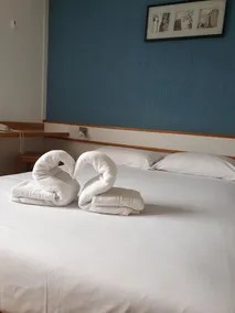 HOTEL Chateau-Thierry Centre - Værelse