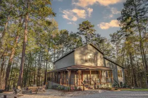 Waterfront Home w/ 3 Decks, Fire Pits and Hot Tub! - Interiør