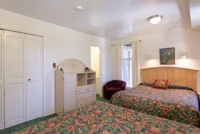 Views inside Yosemite-Timber Lodge-Sleeps 6 - Værelse