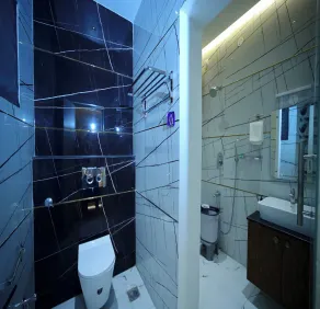Suthanthira stay Inn - Bathroom