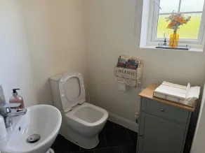 Comfortable 5-Guests Abode - In Quiet Village - Bad