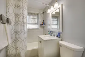 Country Club Hills Home: Walk to Rec Center! - Salle de bain