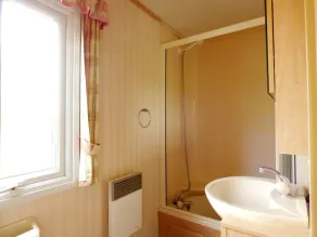 Homely 4 Berth Caravan For Hire In Lincolnshire At Sunnydale, Ref 35122S - Bad
