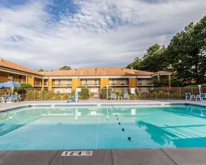 Quality Inn - Piscina