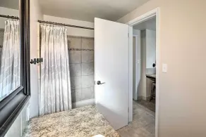 Sioux Center Split-Level Home w/ Game Room! - Interiør