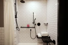 Moxy Richmond Downtown - Bathroom