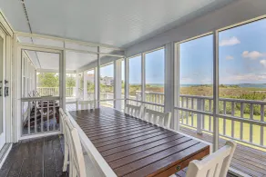 Waterfront Home w/ Screened Porch & Sunsets - Interiör