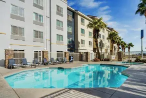 Fairfield by Marriott Inn & Suites Las Vegas Stadium Area - Piscine