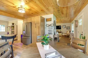 Waterfront Haven Bi-level Lakefront Deck/game Cntr - Interni