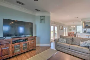 Bay Views! Family-Friendly Galveston Resort House - Innvendig