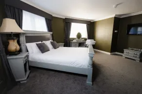 The Sir Thomas Hotel - Room