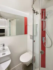 ZIP by Premier Inn Cardiff - Bathroom