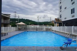 Ramada by Wyndham Harrisonburg - Piscine