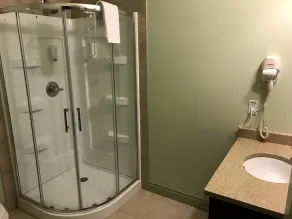 Quality Inn & Suites - Badezimmer